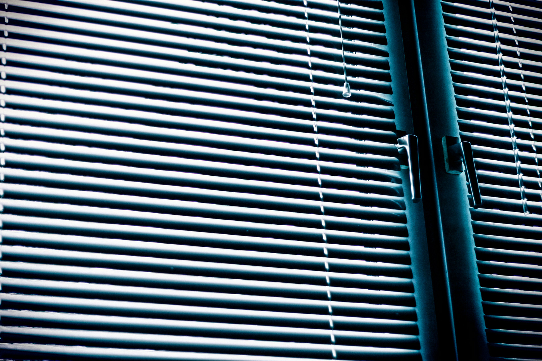 Aluminium Jalousien am Fenster